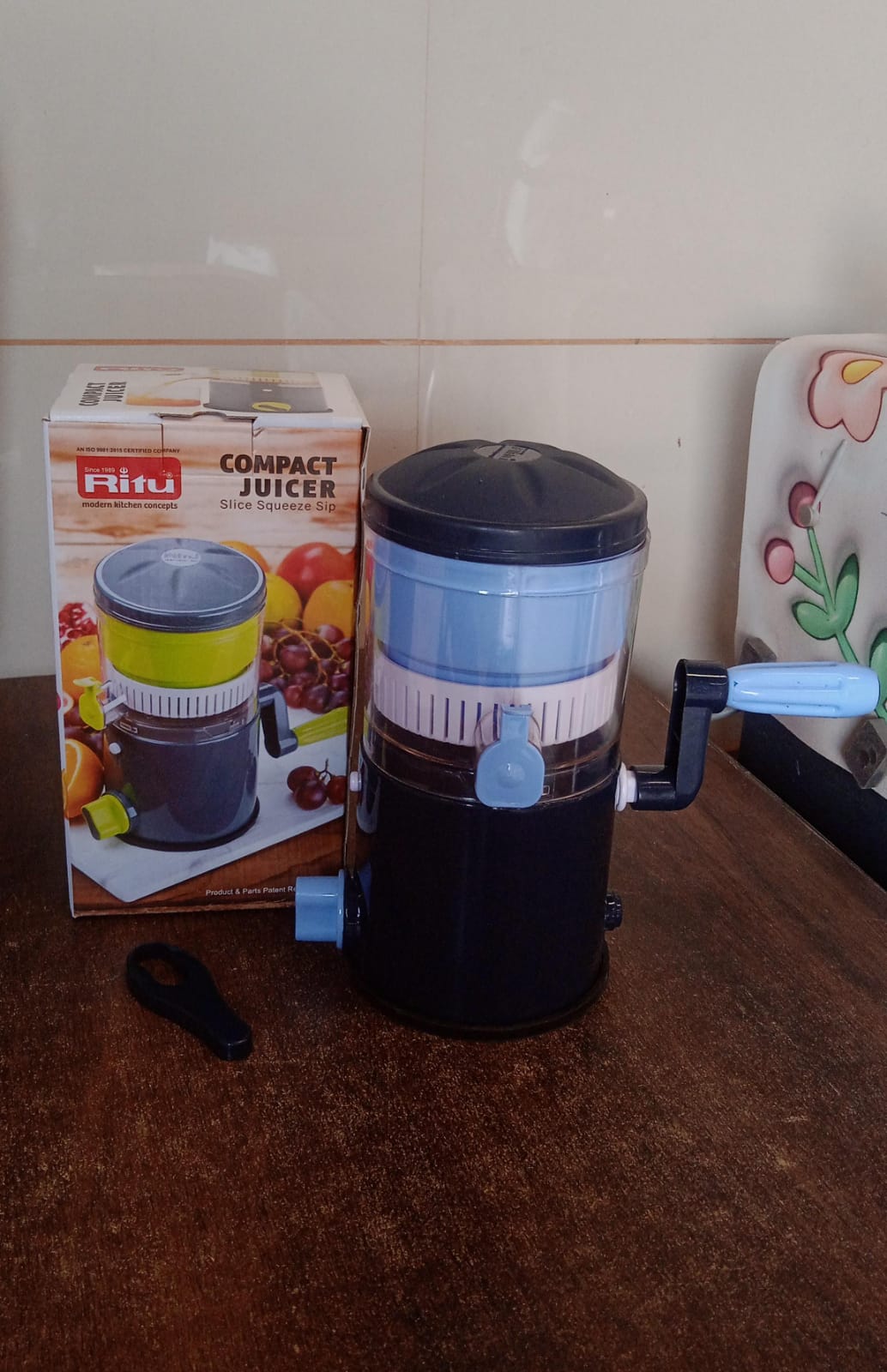 Ritu Hand Operated Compact Manual Juicer (Multicolor 1 Pc) - Shop Gharse