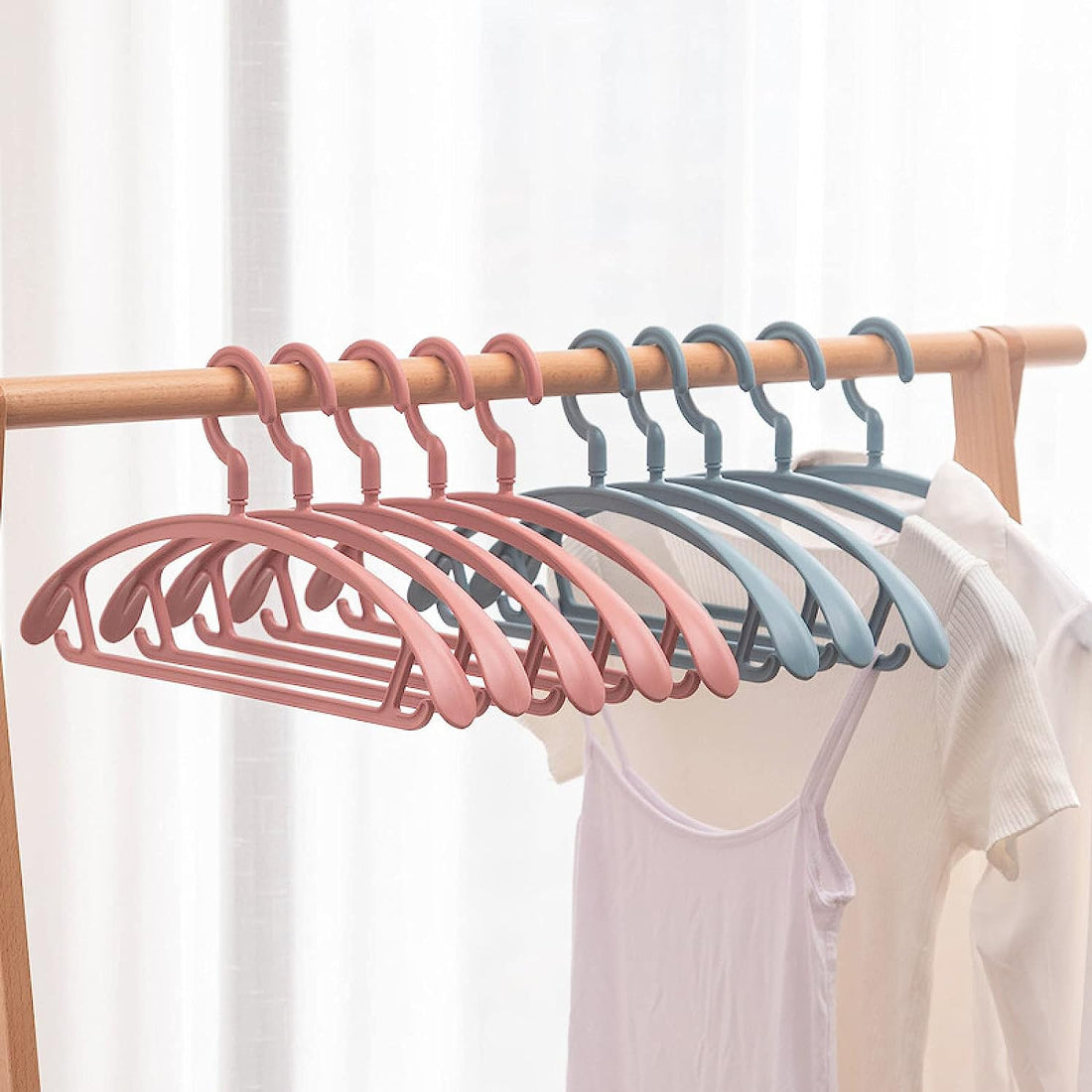 0231 Plastic Hangers Clothes Hangers - Lightweight Space Saving Hangers - Standard Hangers For Clothes - Durable Slim  Sleek Hangers (10pc) - Shop Gharse